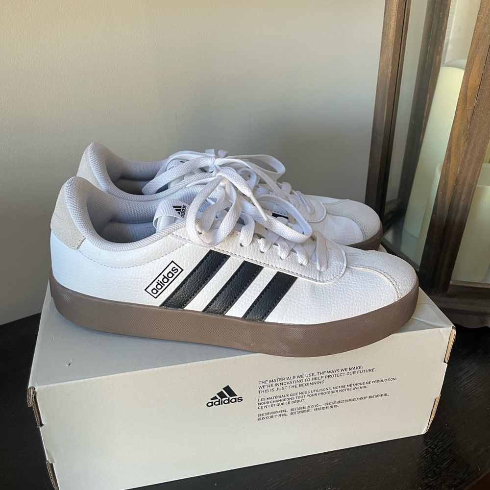 Adidas VL Court 3.0 size 7 new in box black and white